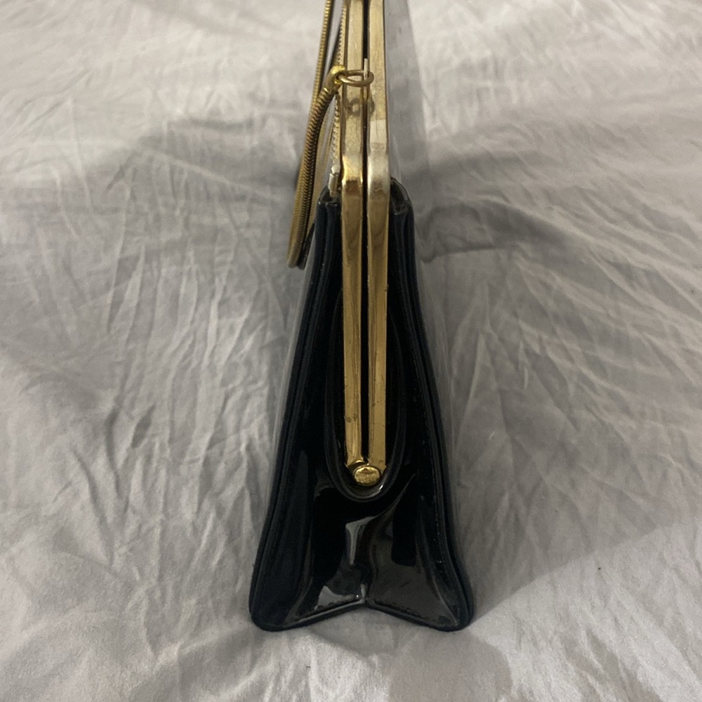 Etra Vintage 1950’s classic Patent Leather Clutch Purse with Gold Hardware - Picture 3 of 14